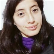 Profesora en formación de educación básica dicta clases de reforzamiento escolar